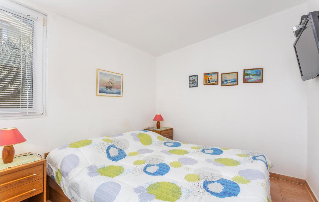 1 Bedroom Beautiful Apartment In Linardići Kültér fotó