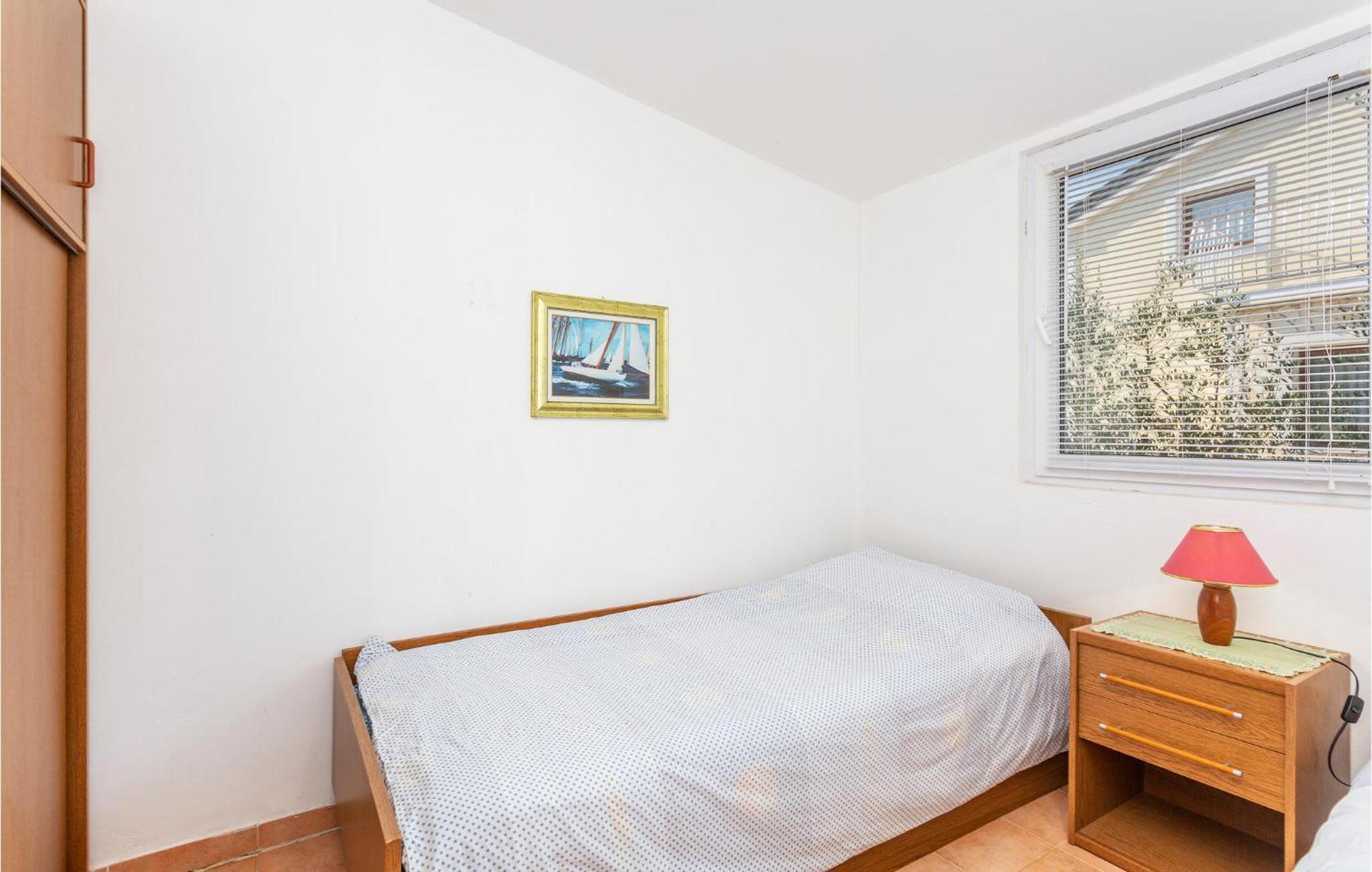 1 Bedroom Beautiful Apartment In Linardići Kültér fotó